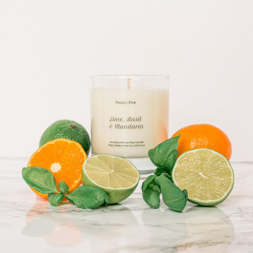 MAVOLU // Sustainable Home & Decor // Soy wax candle LIME, BASIL