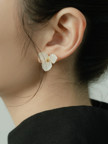 Flower earrings WHITE